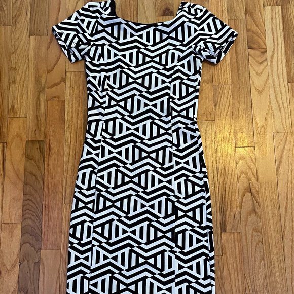 black and white patterned dress - Picture 1 of 3
